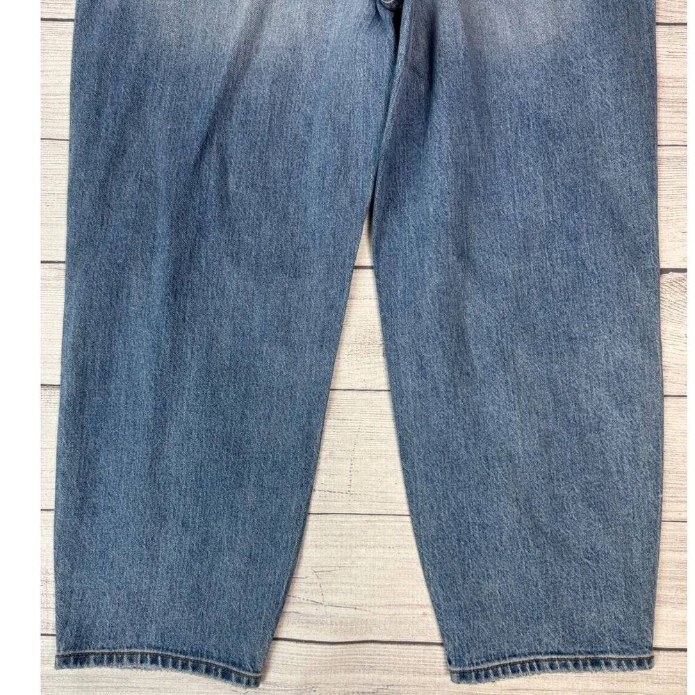 Evereve High Rise Barrel Jeans Medium Wash‎ Distressed Relaxed Curved Leg Blue